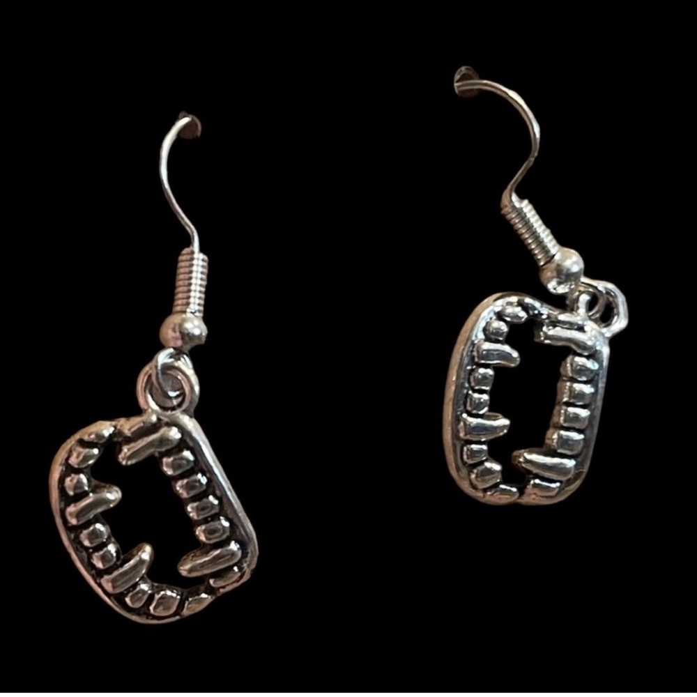 Halloween NEW Vampire Fang Boutique Earrings